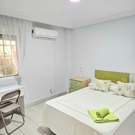 Hotel Habitacion Privada A 15 Min De La Playa/Piso Huelva Esterno foto