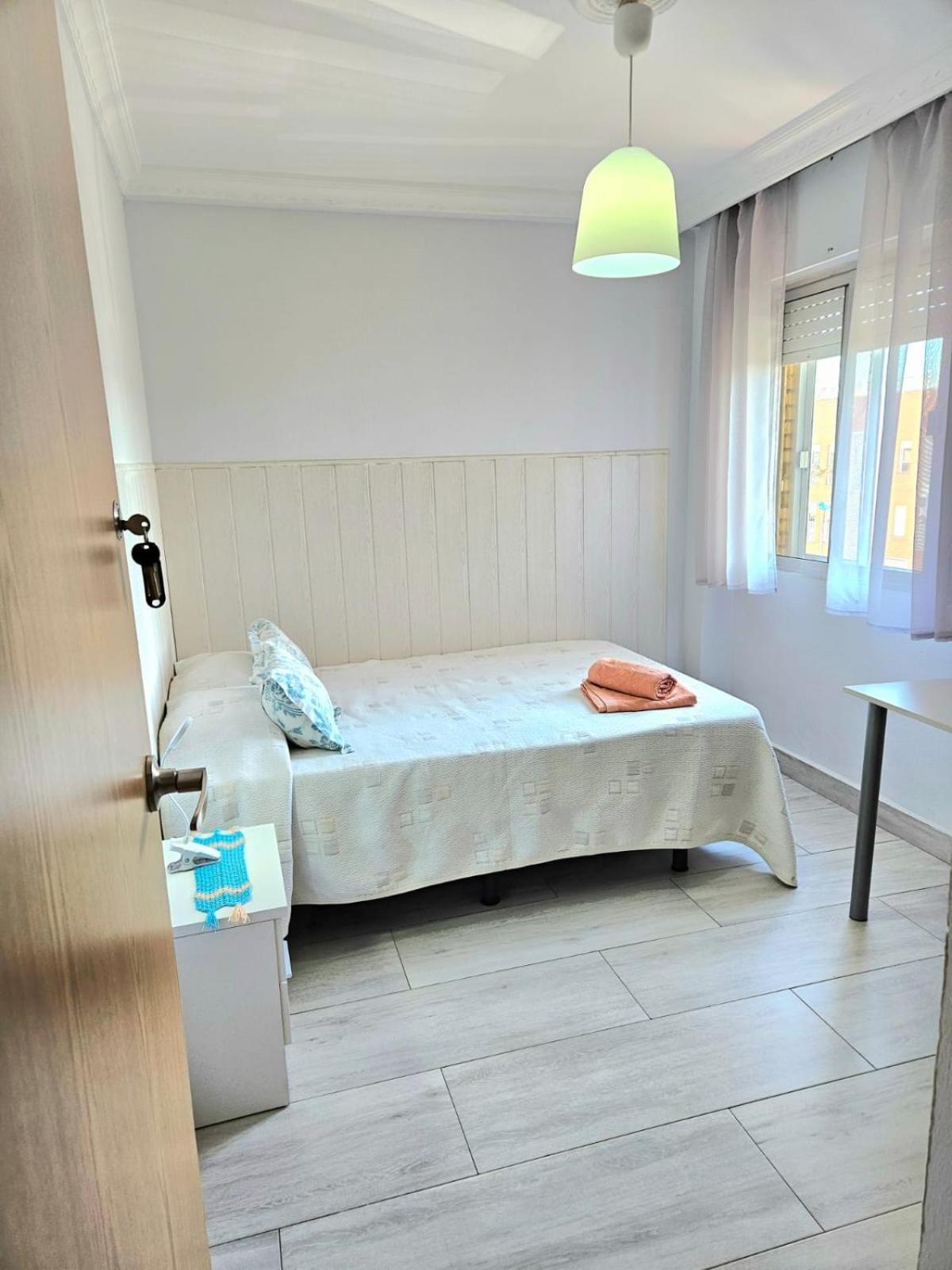 Hotel Habitacion Privada A 15 Min De La Playa/Piso Huelva Esterno foto
